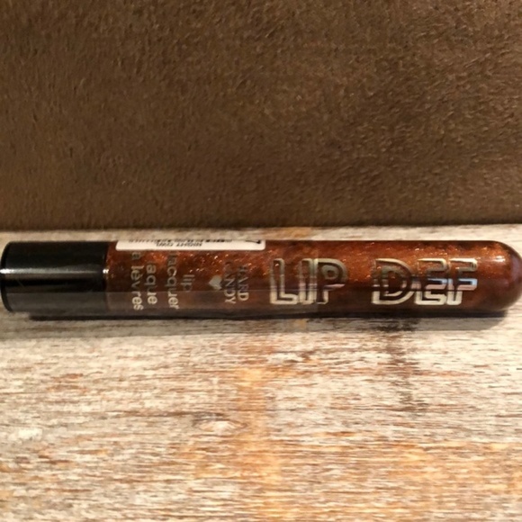 4 Pieces of Hard Candy Make Up Bundle - Picture 8 of 8